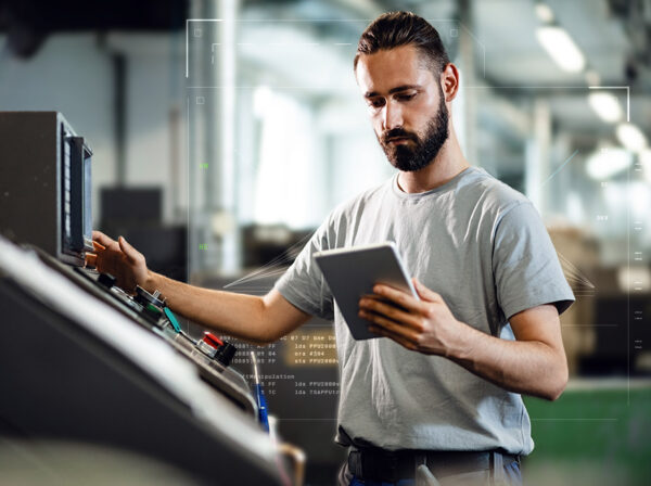 slm-service-tablet-machinery-factory-worker-878×655